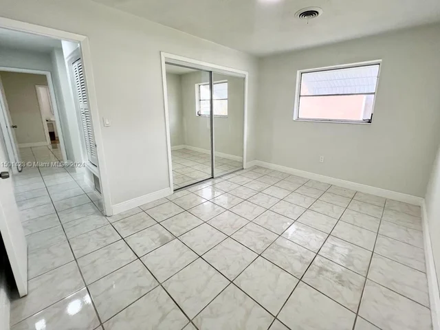 5883 NW 13th St, Sunrise FL 33313