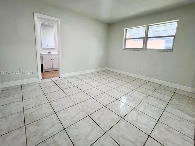 5883 NW 13th St, Sunrise FL 33313