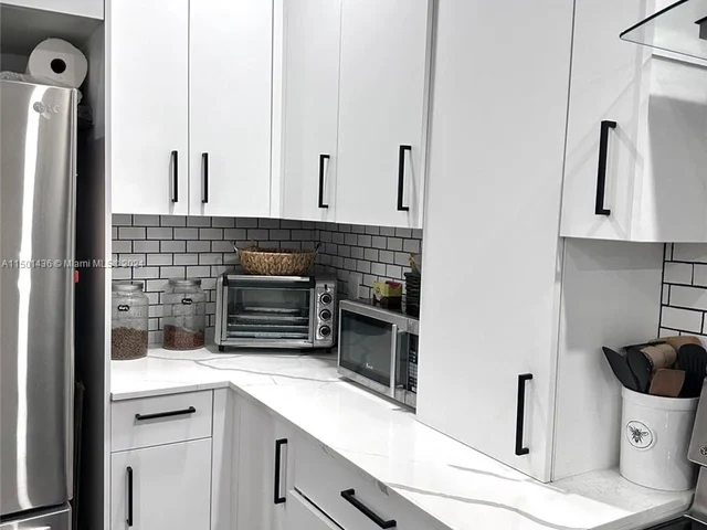 923 SW 13th Ct, Miami FL 33135