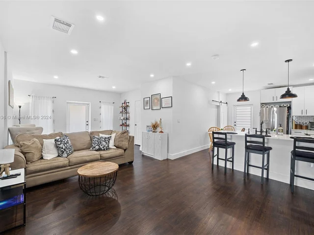 923 SW 13th Ct, Miami FL 33135