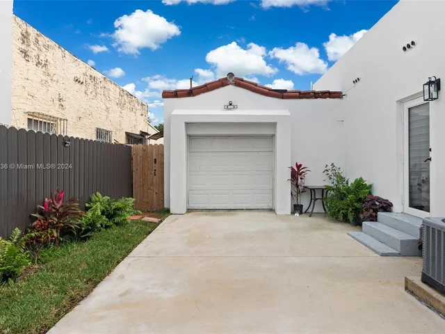 923 SW 13th Ct, Miami FL 33135