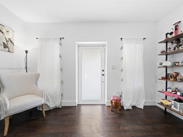 923 SW 13th Ct, Miami FL 33135