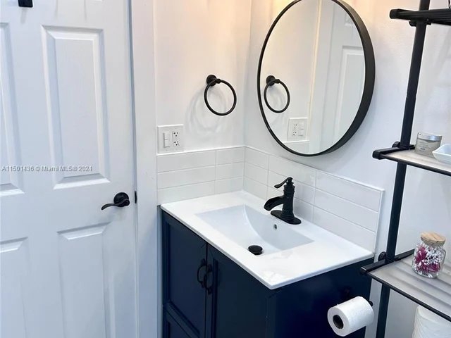 923 SW 13th Ct, Miami FL 33135