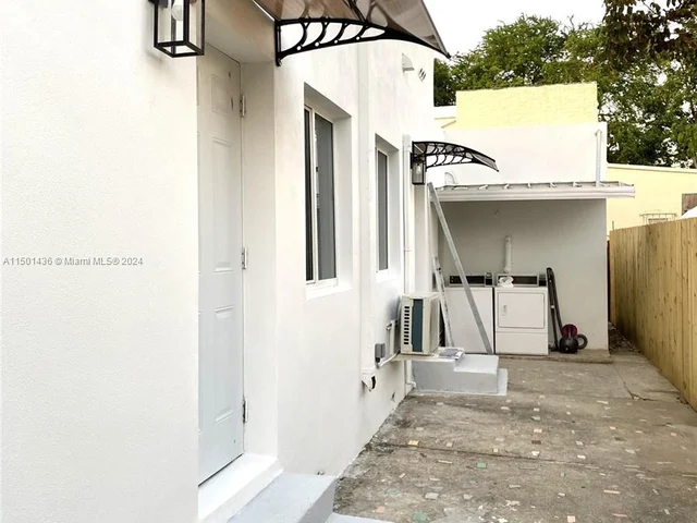 923 SW 13th Ct, Miami FL 33135