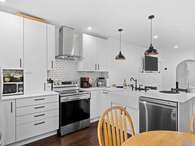 923 SW 13th Ct, Miami FL 33135