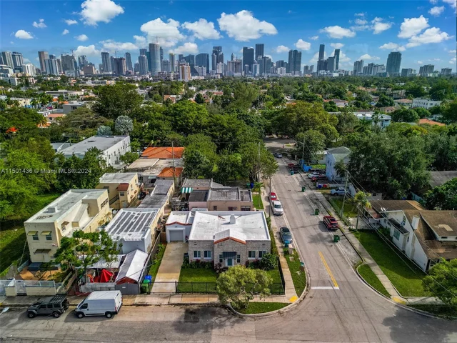 923 SW 13th Ct, Miami FL 33135