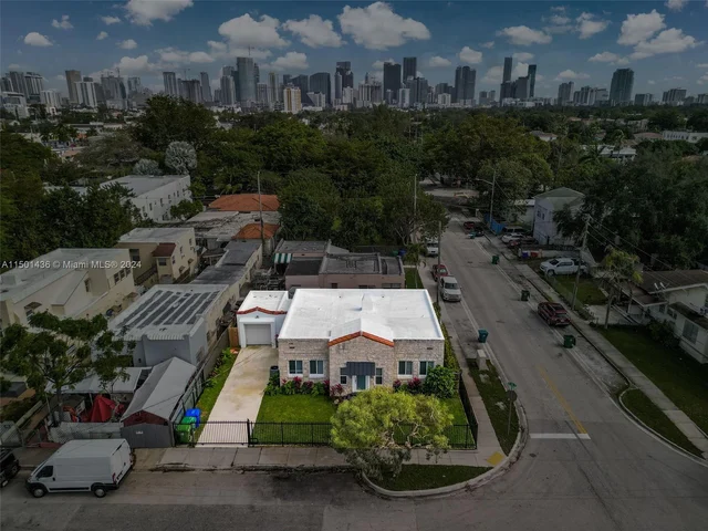 923 SW 13th Ct, Miami FL 33135