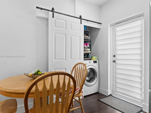 923 SW 13th Ct, Miami FL 33135