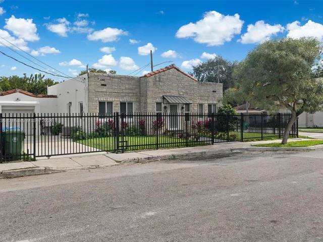 923 SW 13th Ct, Miami FL 33135
