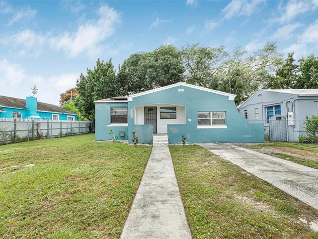 380 NE 166th St, Miami FL 33162