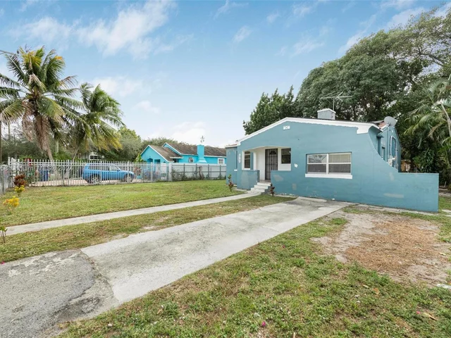 380 NE 166th St, Miami FL 33162