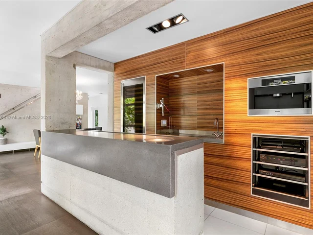 1606 S Bayshore Dr, Miami FL 33133