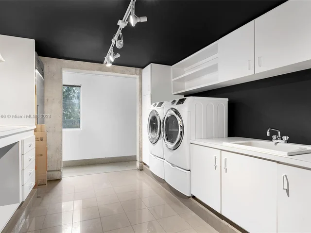 1606 S Bayshore Dr, Miami FL 33133