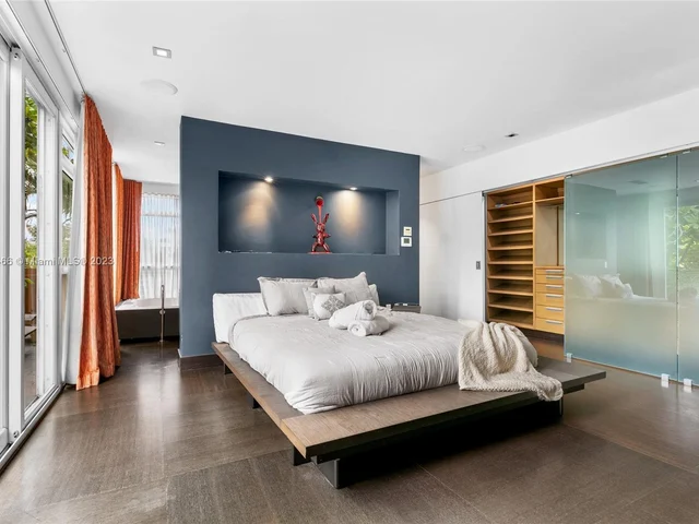 1606 S Bayshore Dr, Miami FL 33133