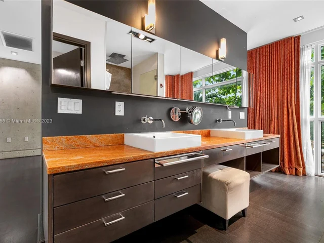 1606 S Bayshore Dr, Miami FL 33133