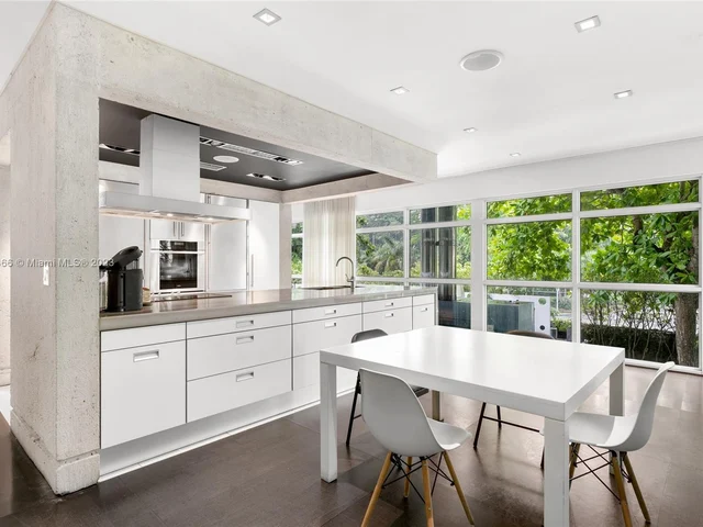 1606 S Bayshore Dr, Miami FL 33133