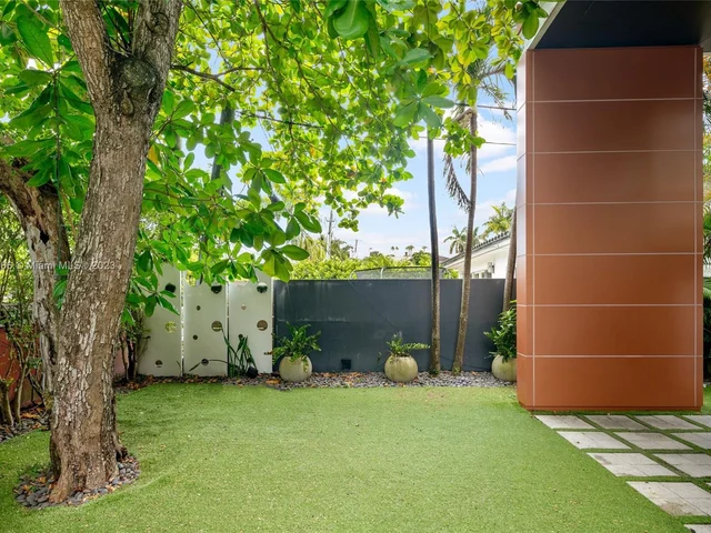 1606 S Bayshore Dr, Miami FL 33133