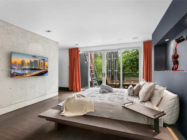 1606 S Bayshore Dr, Miami FL 33133