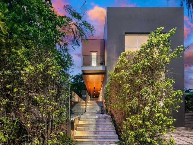 1606 S Bayshore Dr, Miami FL 33133