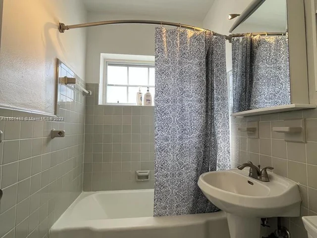 1414 NE 178th St, North Miami Beach FL 33162