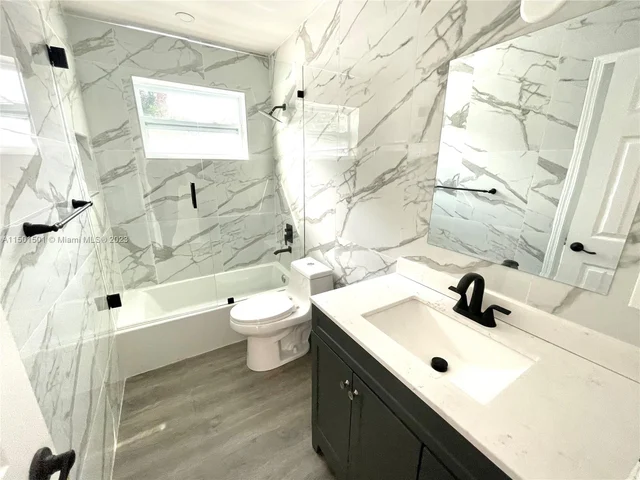 2210 Cody St, Hollywood FL 33020