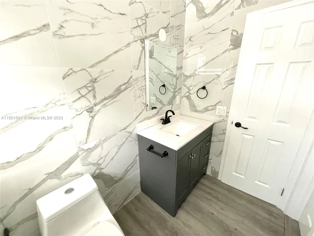 2210 Cody St, Hollywood FL 33020