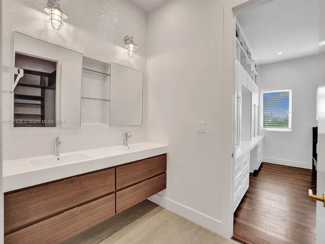 5180 La Gorce Dr, Miami Beach FL 33140