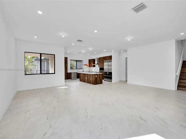 12116 SW 82 PL, Miami FL 33156