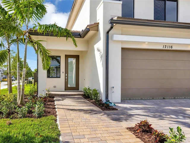 12116 SW 82 PL, Miami FL 33156