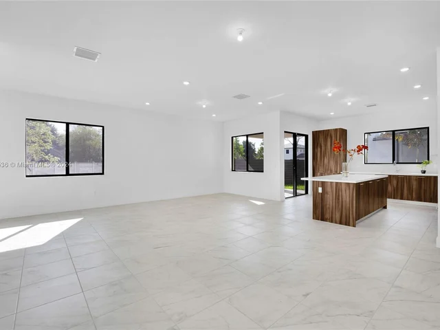 12116 SW 82 PL, Miami FL 33156