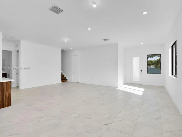 12116 SW 82 PL, Miami FL 33156