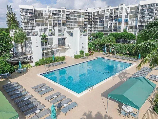 800 Parkview Dr # 827, Hallandale Beach FL 33009