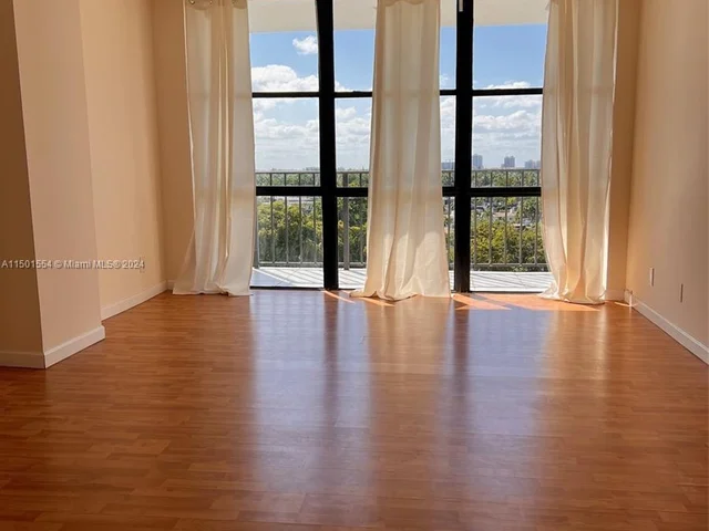 800 Parkview Dr # 827, Hallandale Beach FL 33009