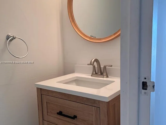 800 Parkview Dr # 827, Hallandale Beach FL 33009