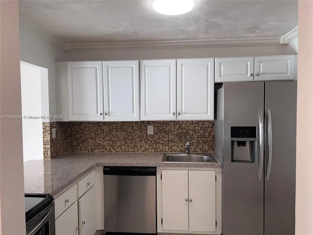 800 Parkview Dr # 827, Hallandale Beach FL 33009