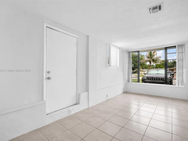 1050 NE 156th St, North Miami Beach FL 33162