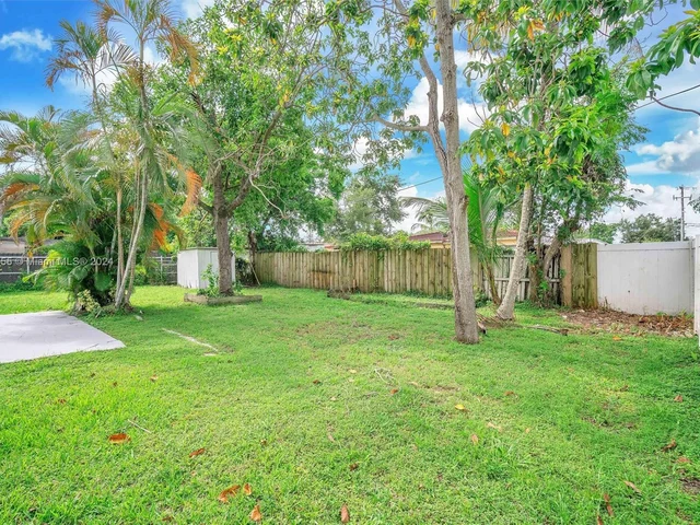 1050 NE 156th St, North Miami Beach FL 33162