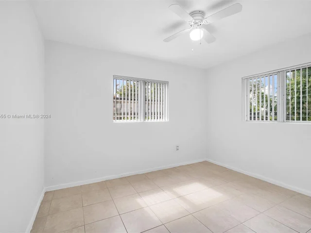 1050 NE 156th St, North Miami Beach FL 33162