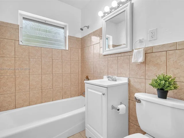 1050 NE 156th St, North Miami Beach FL 33162