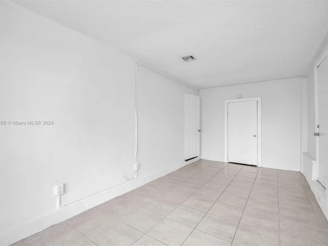 1050 NE 156th St, North Miami Beach FL 33162