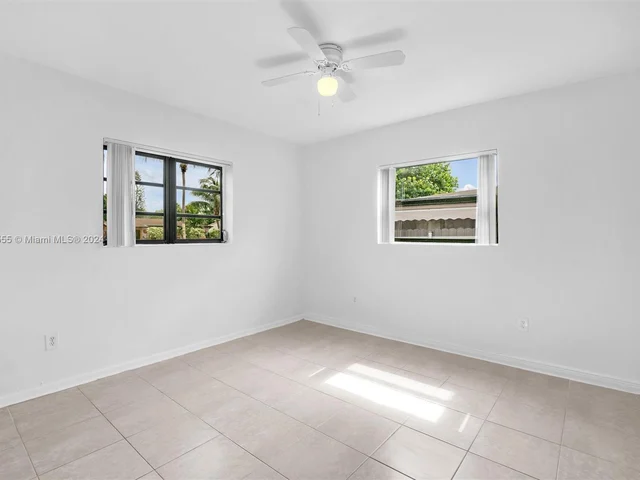 1050 NE 156th St, North Miami Beach FL 33162