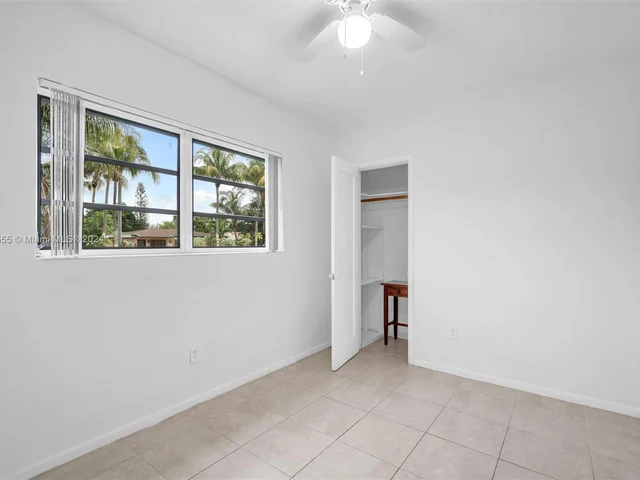 1050 NE 156th St, North Miami Beach FL 33162