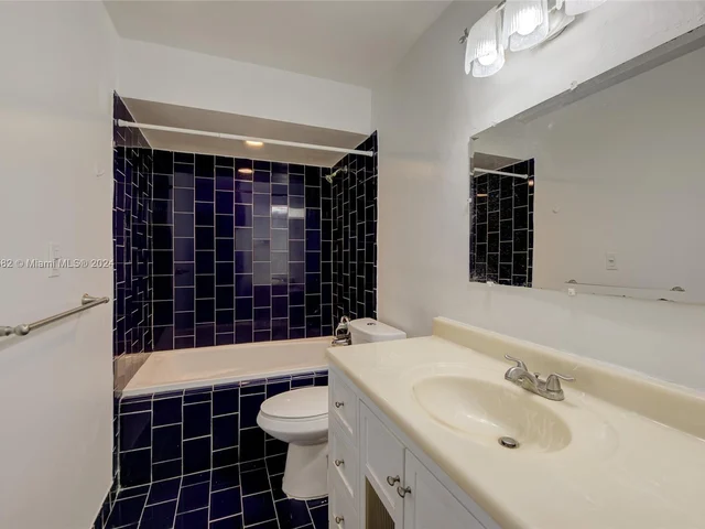 2495 SW 82nd Ave # 204, Davie FL 33324