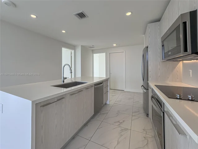 2000 Metropica Way # 2009, Sunrise FL 33323