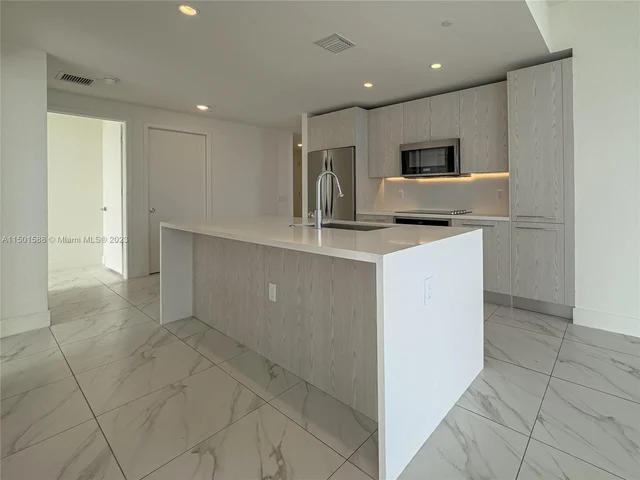 2000 Metropica Way # 2009, Sunrise FL 33323