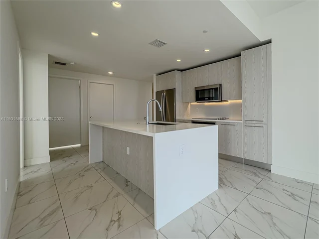 2000 Metropica Way # 2009, Sunrise FL 33323