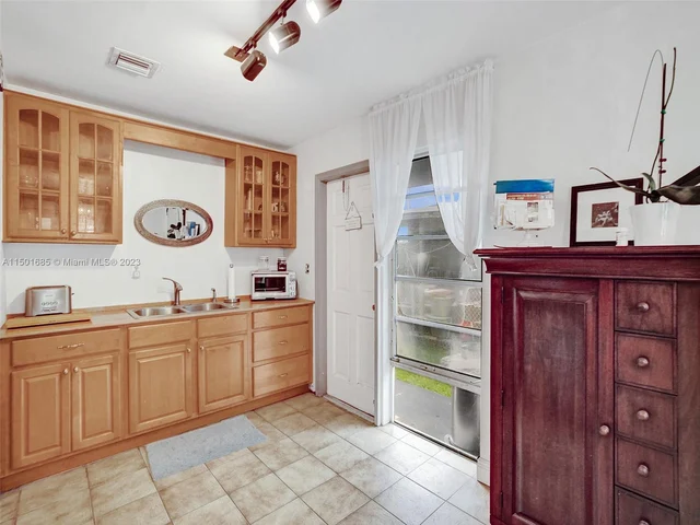 12600 SW 34th St, Miami FL 33175