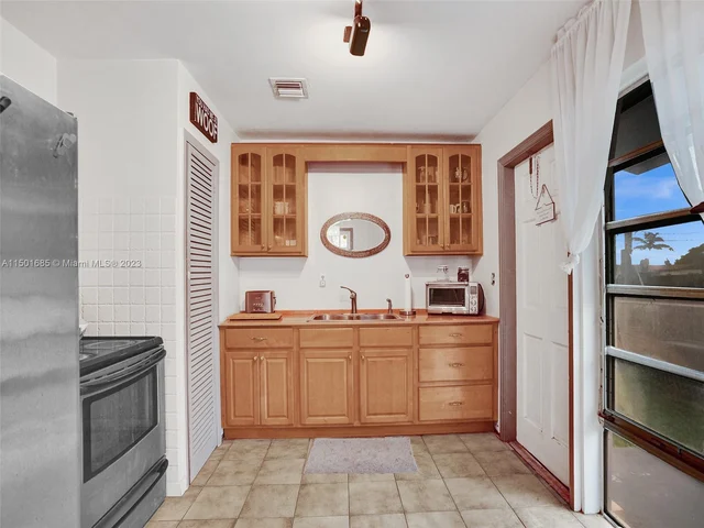 12600 SW 34th St, Miami FL 33175