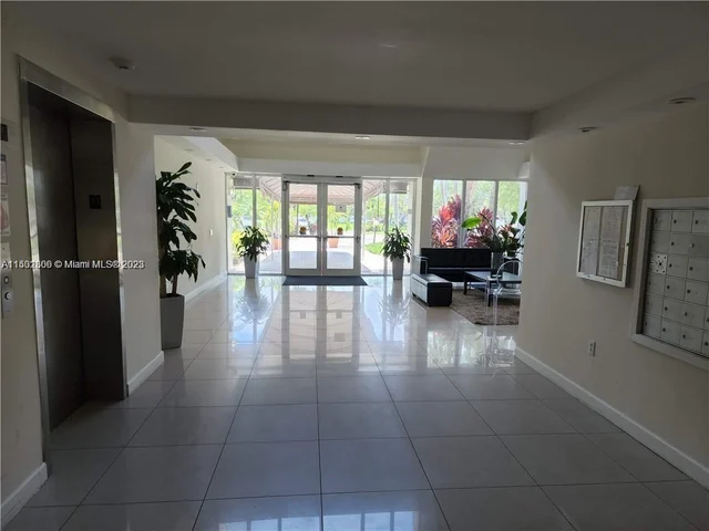 120 Lakeview Dr # 311, Weston FL 33326