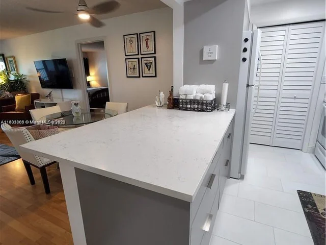 120 Lakeview Dr # 311, Weston FL 33326